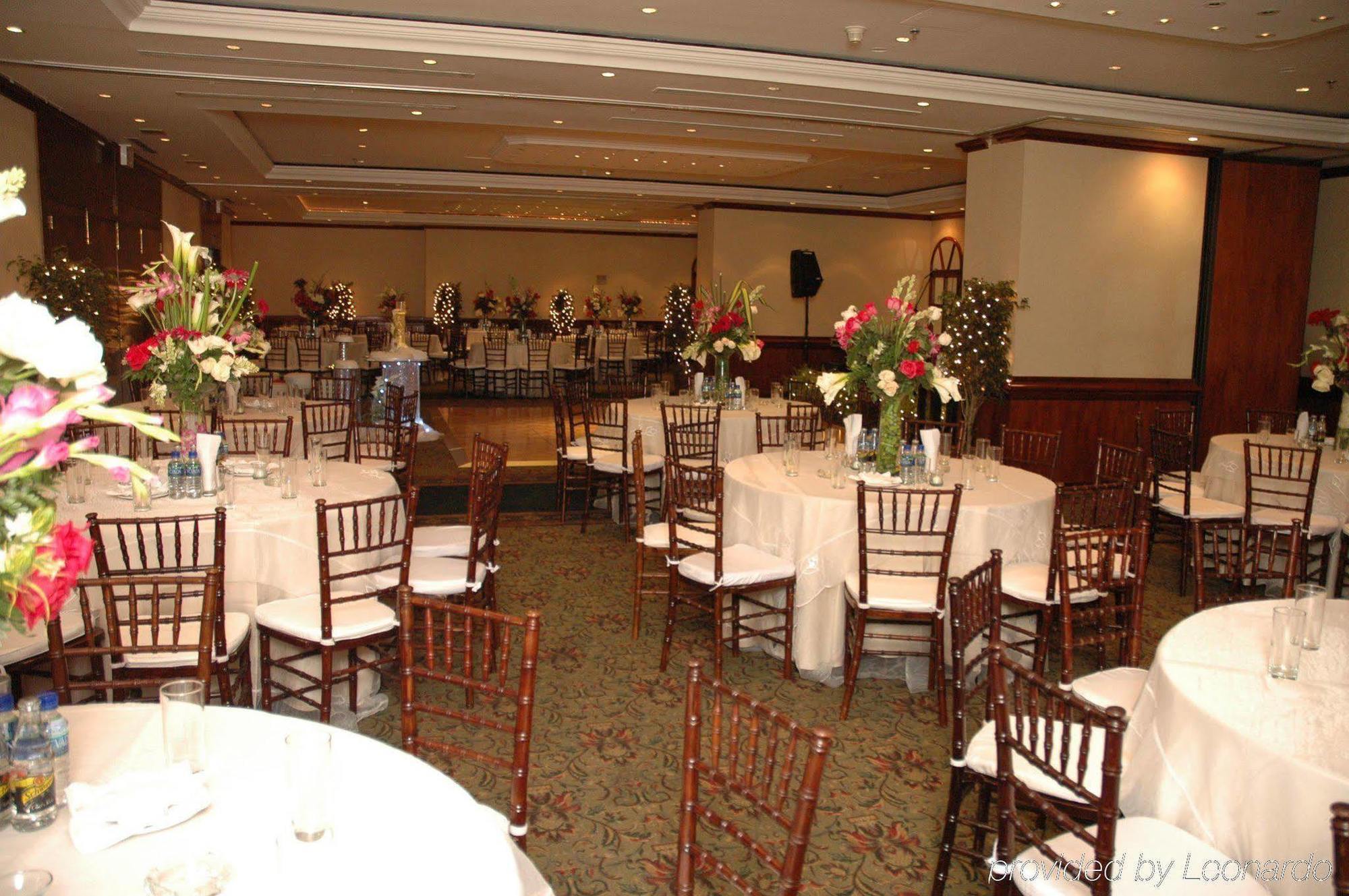 Ambassador Suites Caracas Restaurant photo